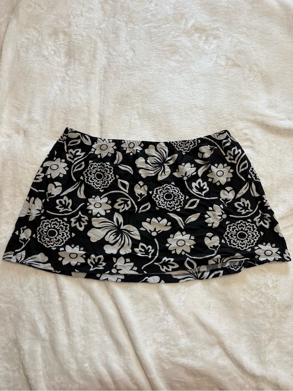 GLORIA VANDERBILT SWIM SKIRT